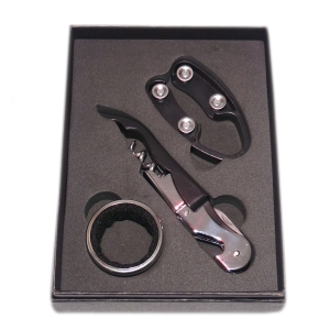 Zestaw akcesoriów do wina.